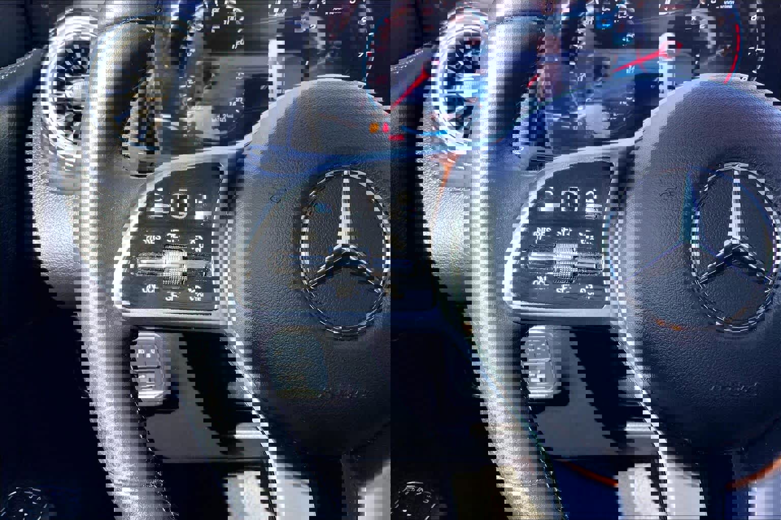 Used 2022 Mercedes-Benz GLB 250 w/ Premium Package Lite image 22