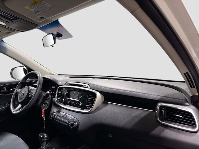 Used 2017 Kia Sorento LX image 28