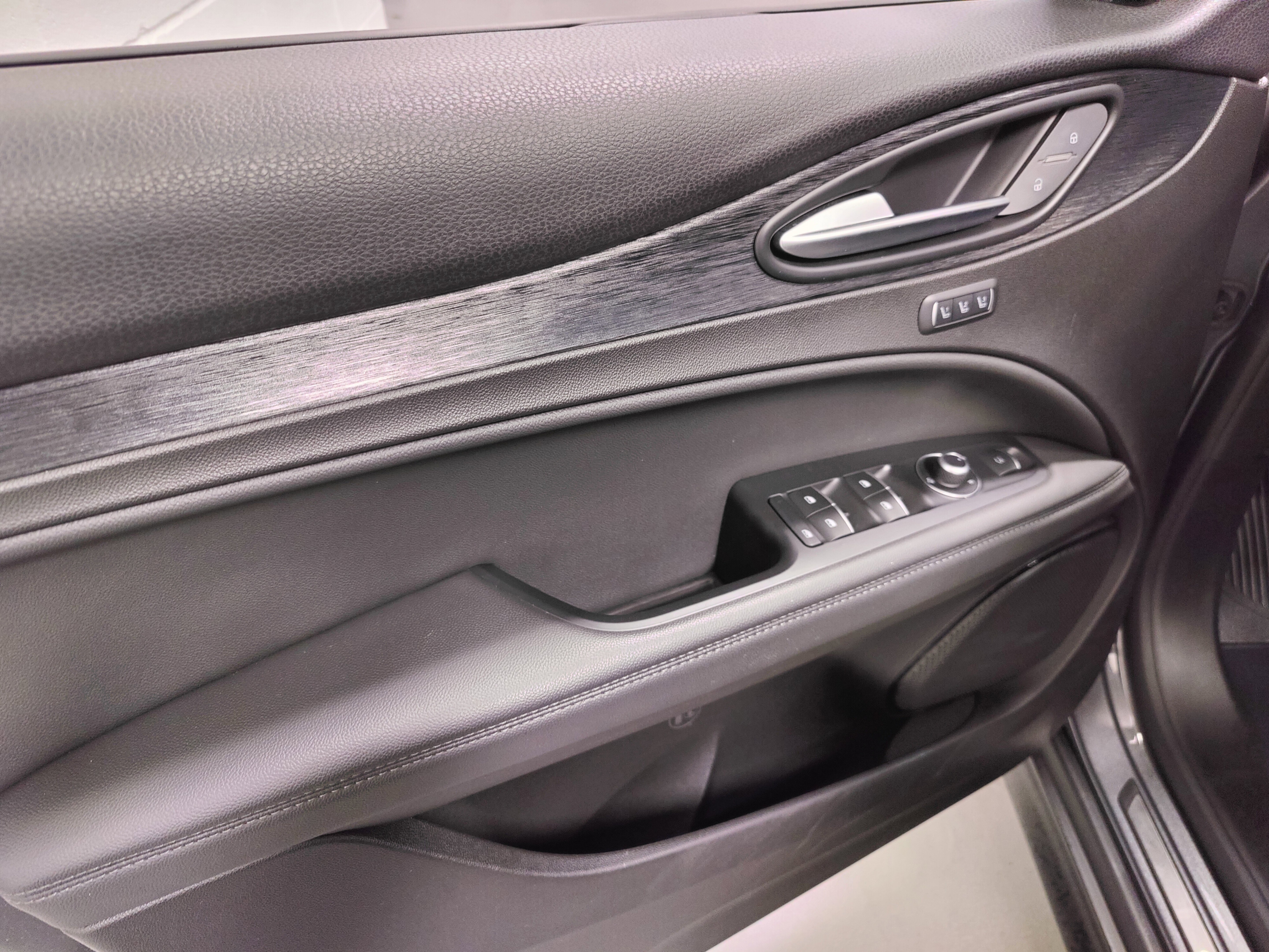 Used 2024 Alfa Romeo Stelvio Sprint image 29