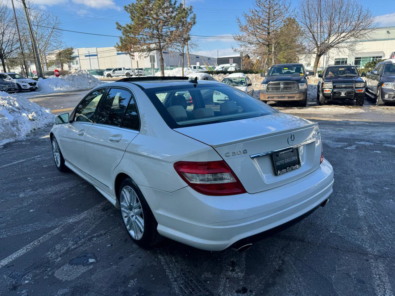 Used 2011 Mercedes-Benz C 300 Luxury image 5