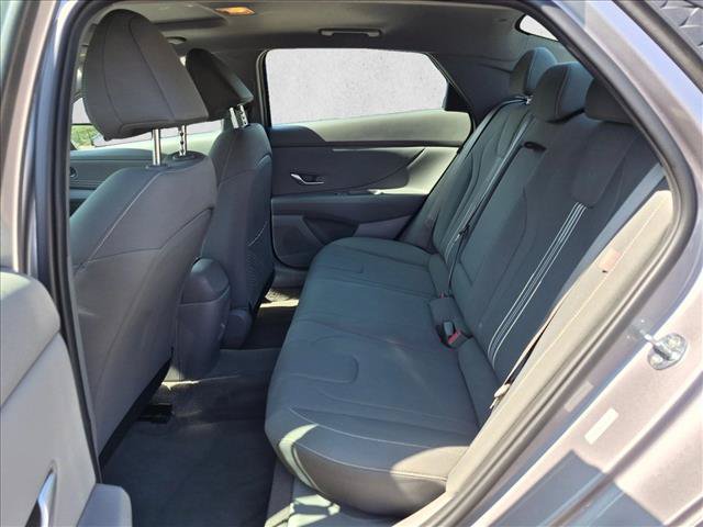 Used 2025 Hyundai Elantra SEL FWD image 17