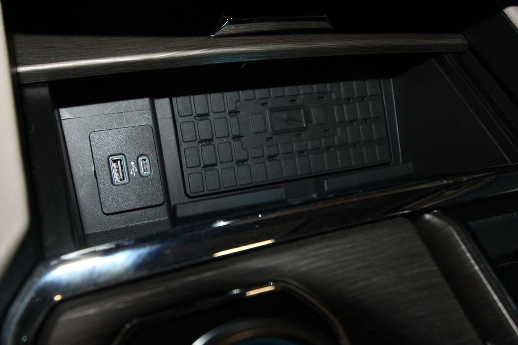 Used 2023 Ford Expedition Limited image 19