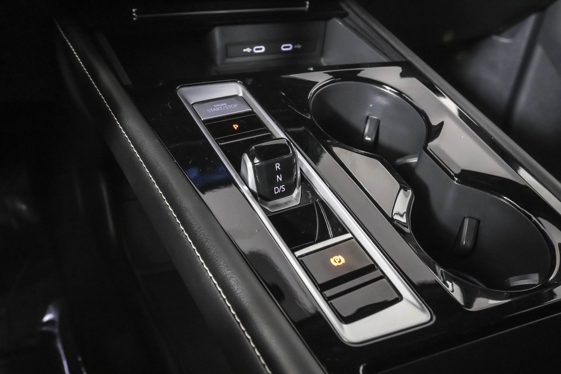 Used 2024 Volkswagen Atlas Cross Sport SE image 30