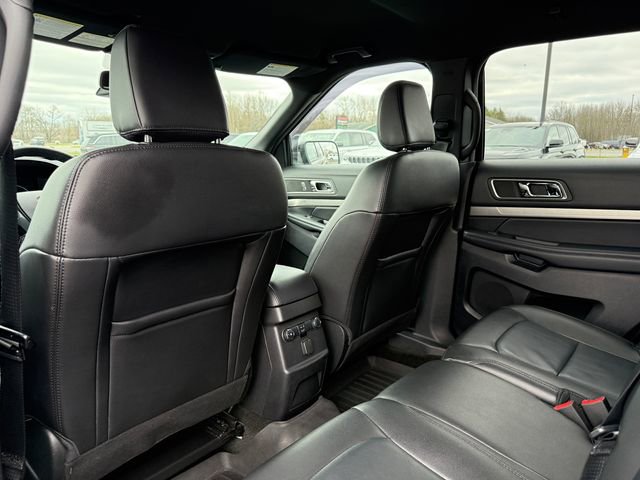 Used 2018 Ford Explorer XLT w/ Equipment Group 202A AWD/4WD image 36