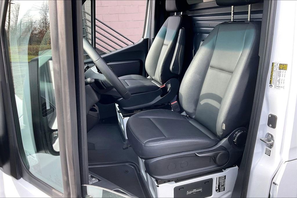 Used 2025 Mercedes-Benz Sprinter 2500 image 18