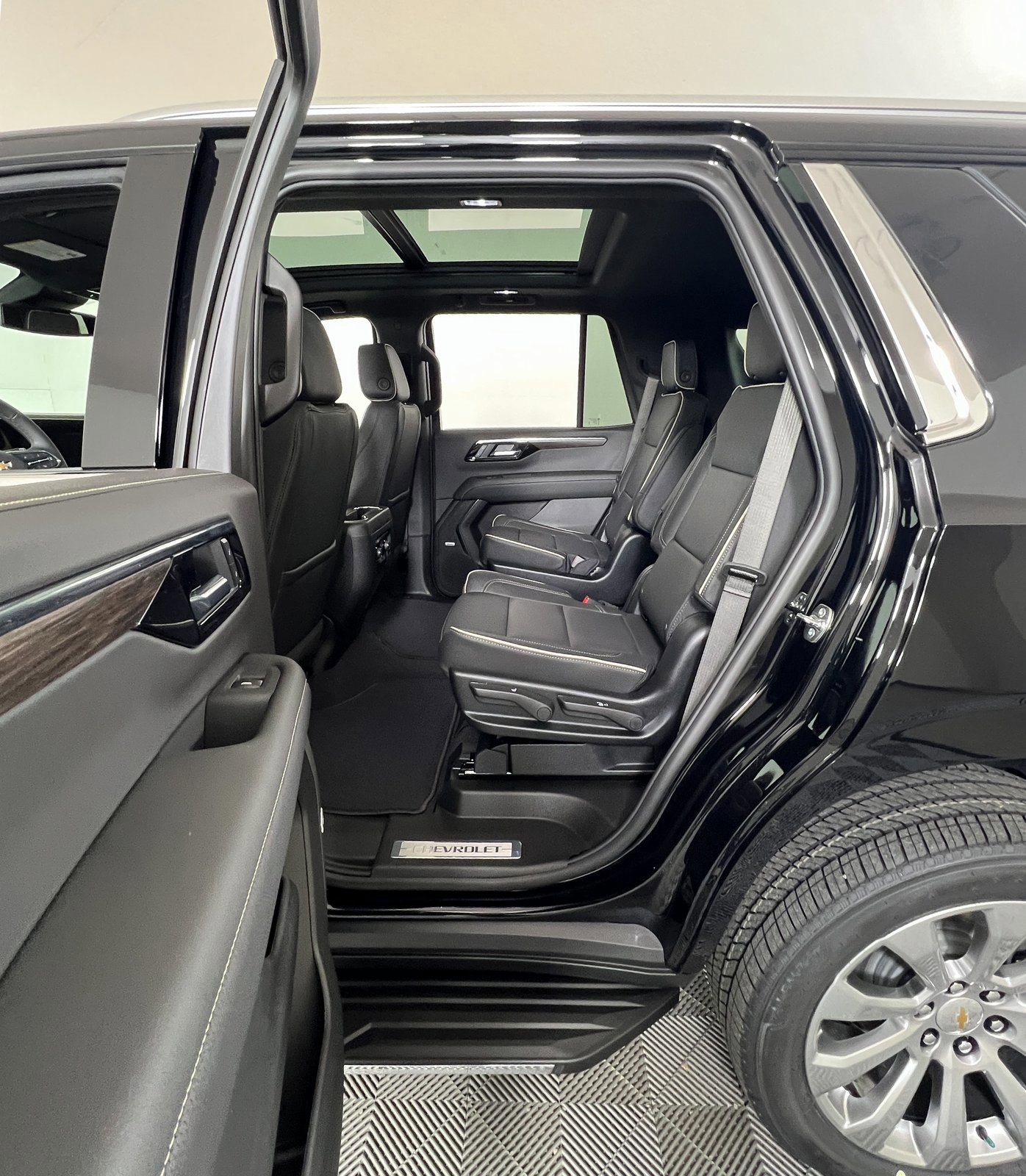 New 2026 Chevrolet Tahoe Premier w/ Sun And Tow Package image 9