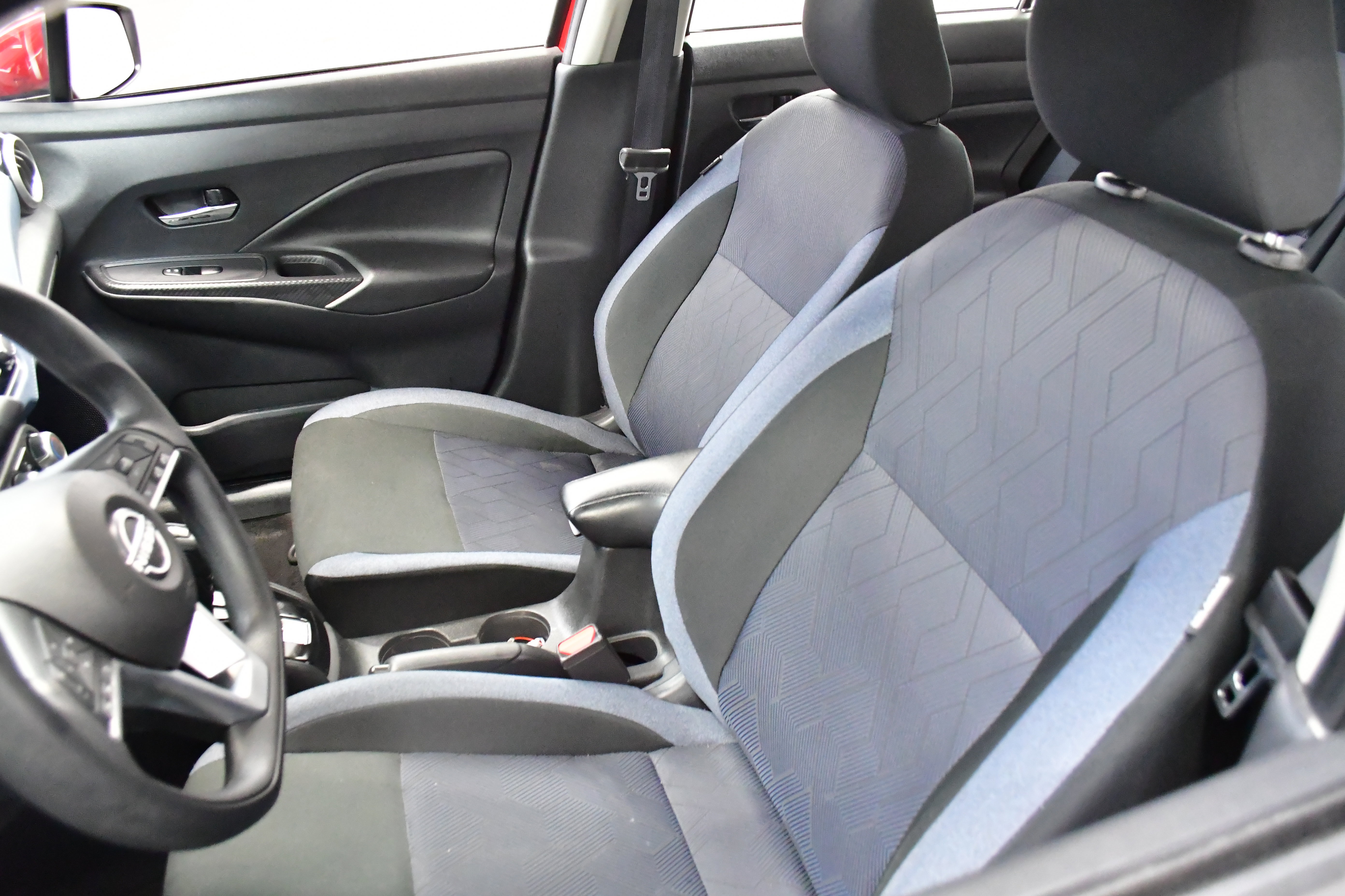 Used 2025 Nissan Versa SV FWD image 9