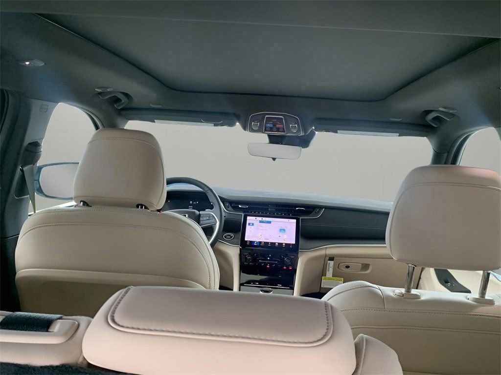 Used 2025 Jeep Grand Cherokee Limited image 21