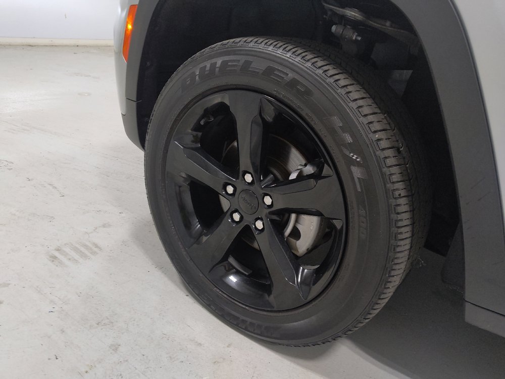 Used 2023 Jeep Grand Cherokee Altitude AWD/4WD image 31