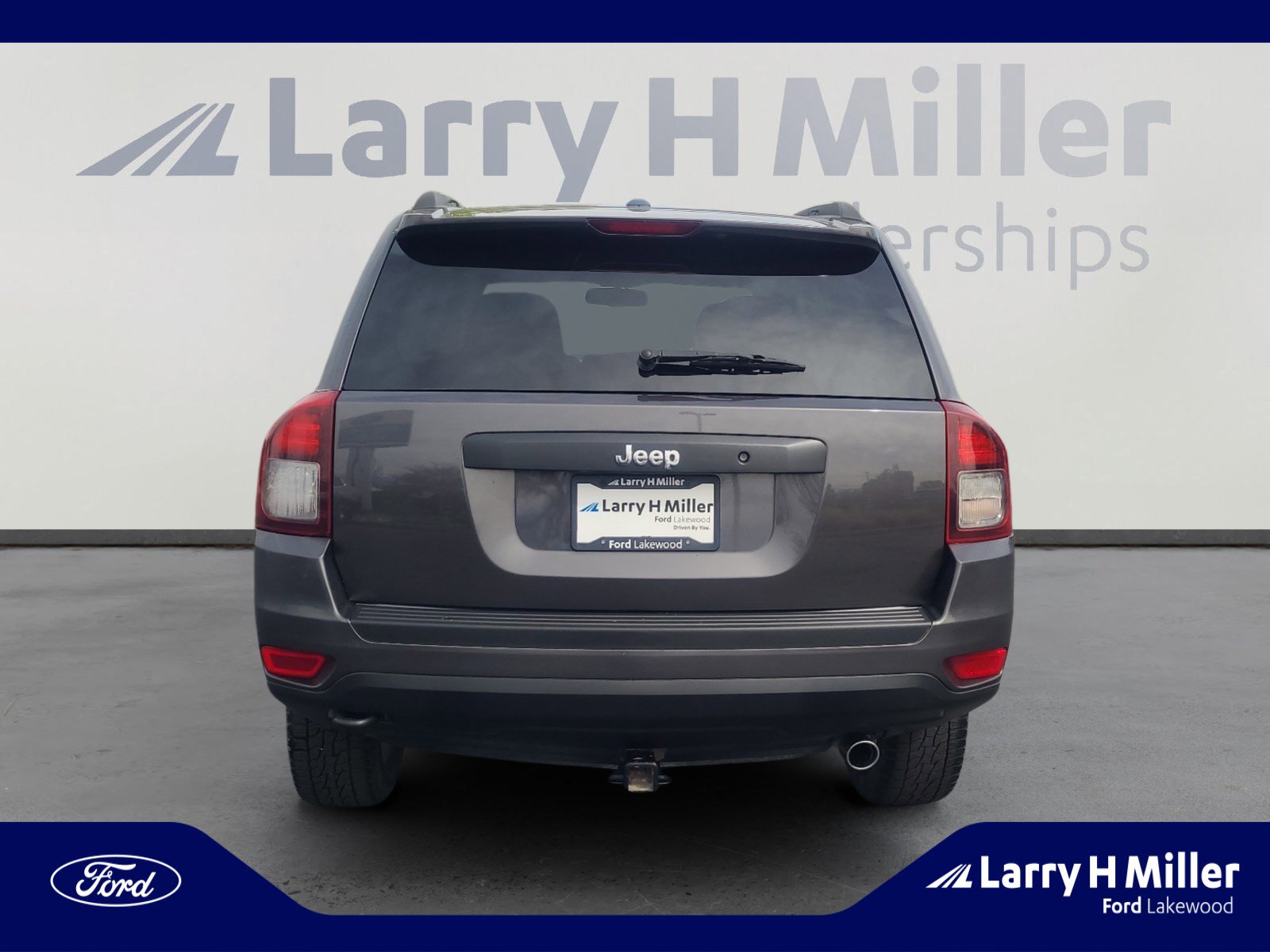 Used 2017 Jeep Compass Sport image 4