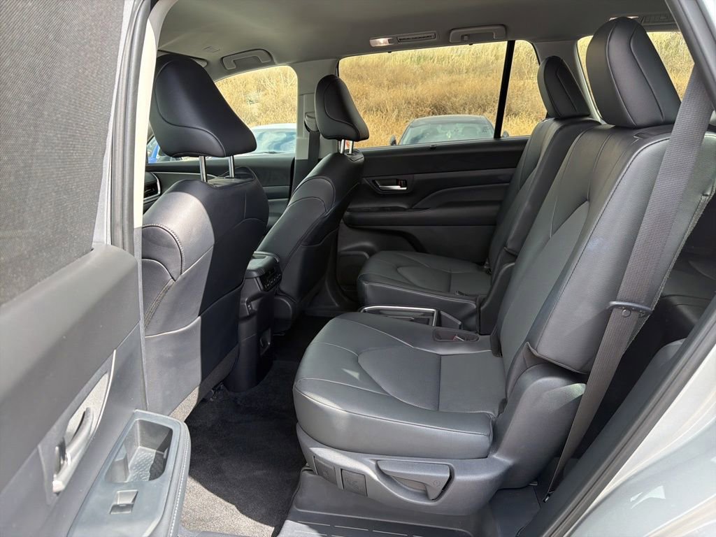 Used 2025 Toyota Grand Highlander AWD image 28