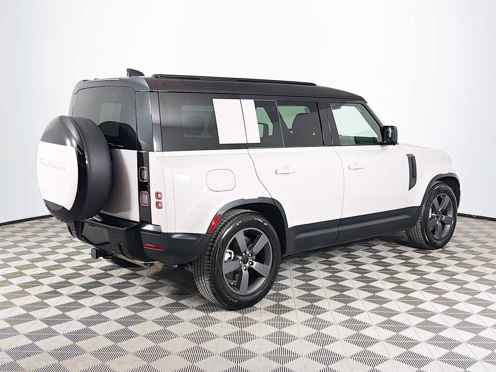 Used 2026 Land Rover Defender 110 S image 5