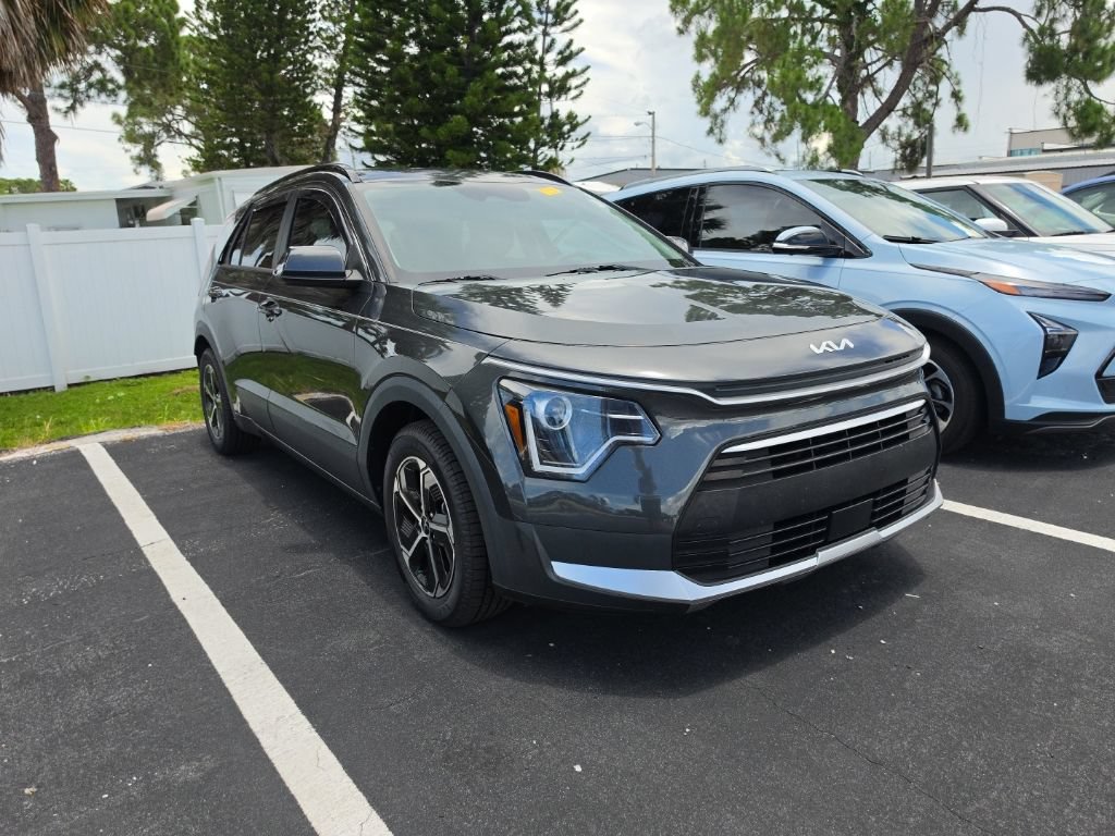 Certified 2023 Kia Niro EX FWD image 2