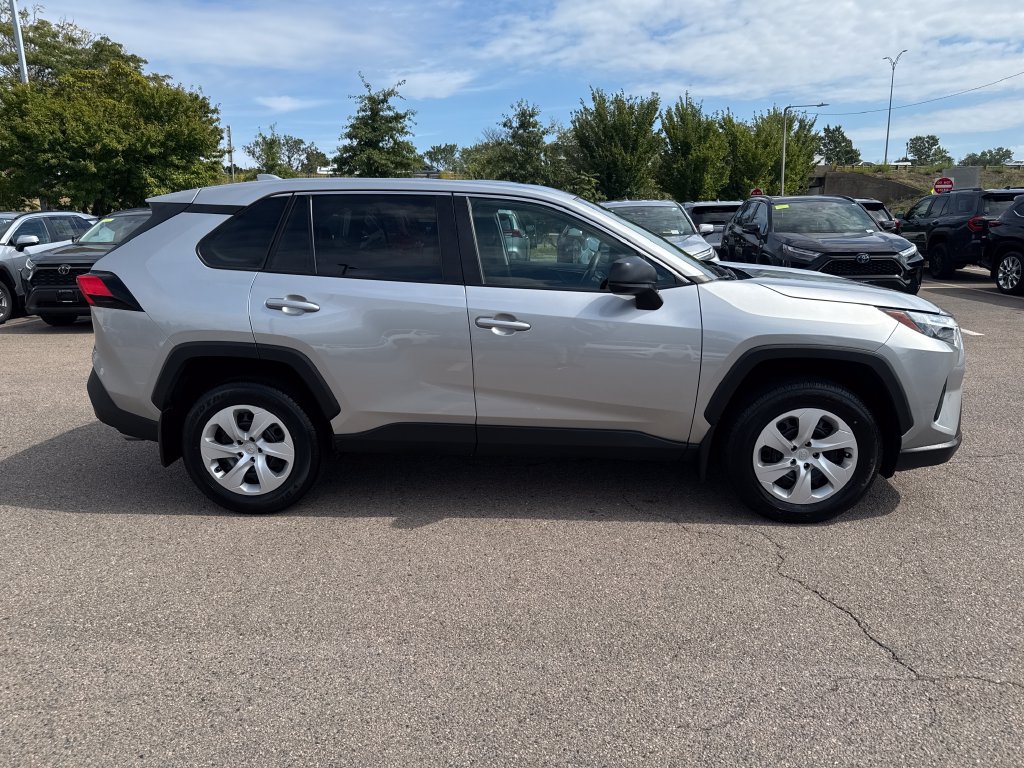 Used 2024 Toyota RAV4 LE AWD/4WD image 9