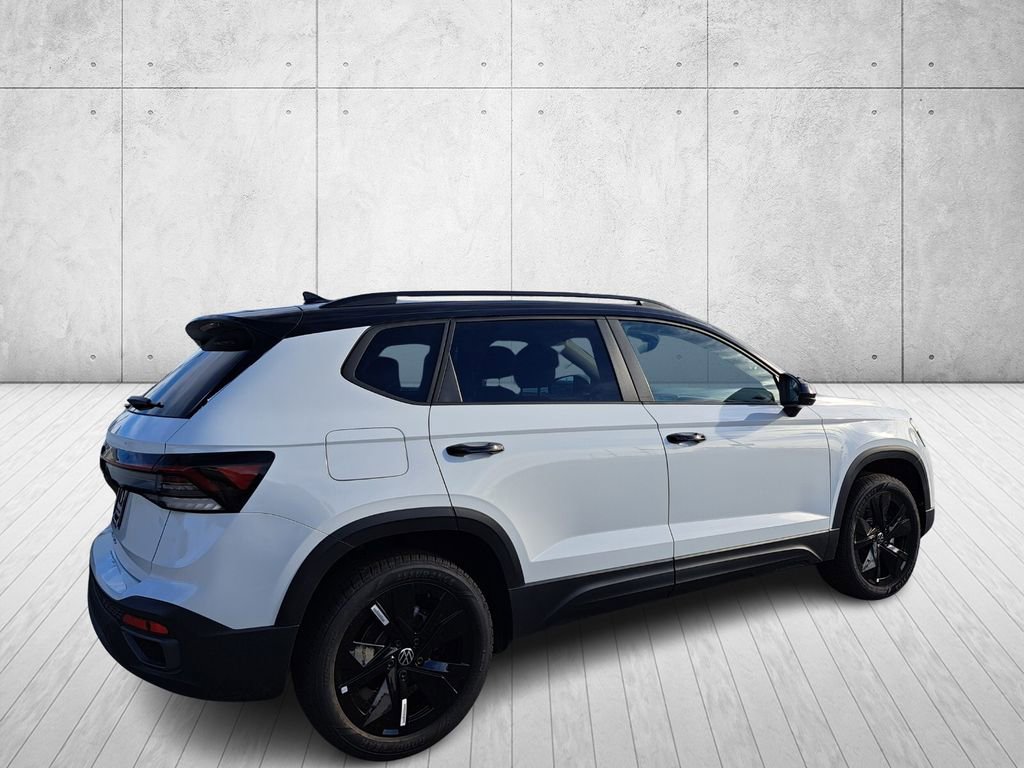 New 2026 Volkswagen Taos SE FWD image 5