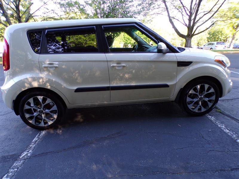 Used 2012 Kia Soul ! FWD image 11