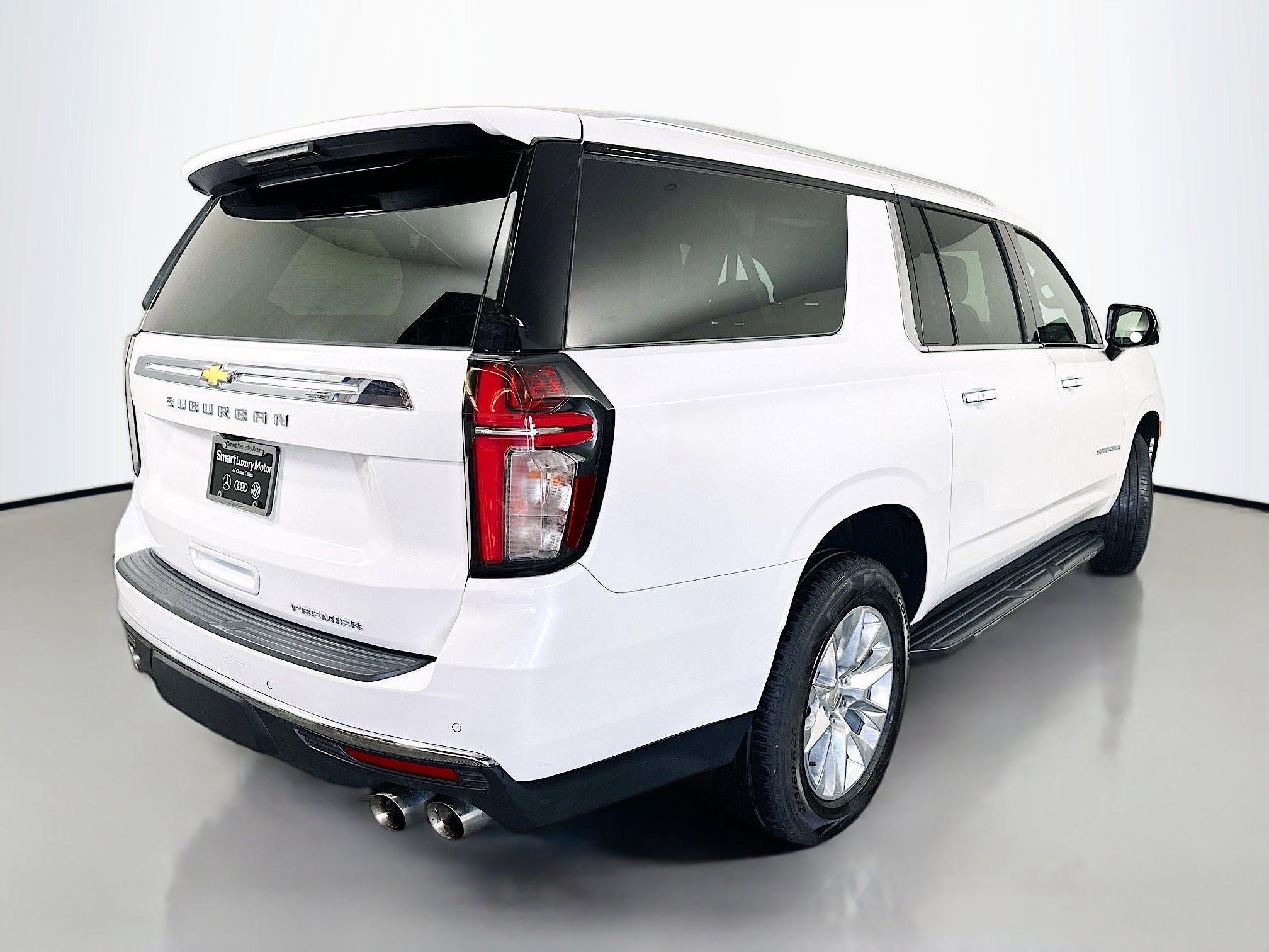 Used 2023 Chevrolet Suburban Premier image 7