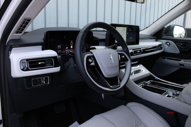 New 2026 Lincoln Aviator Reserve AWD/4WD image 2