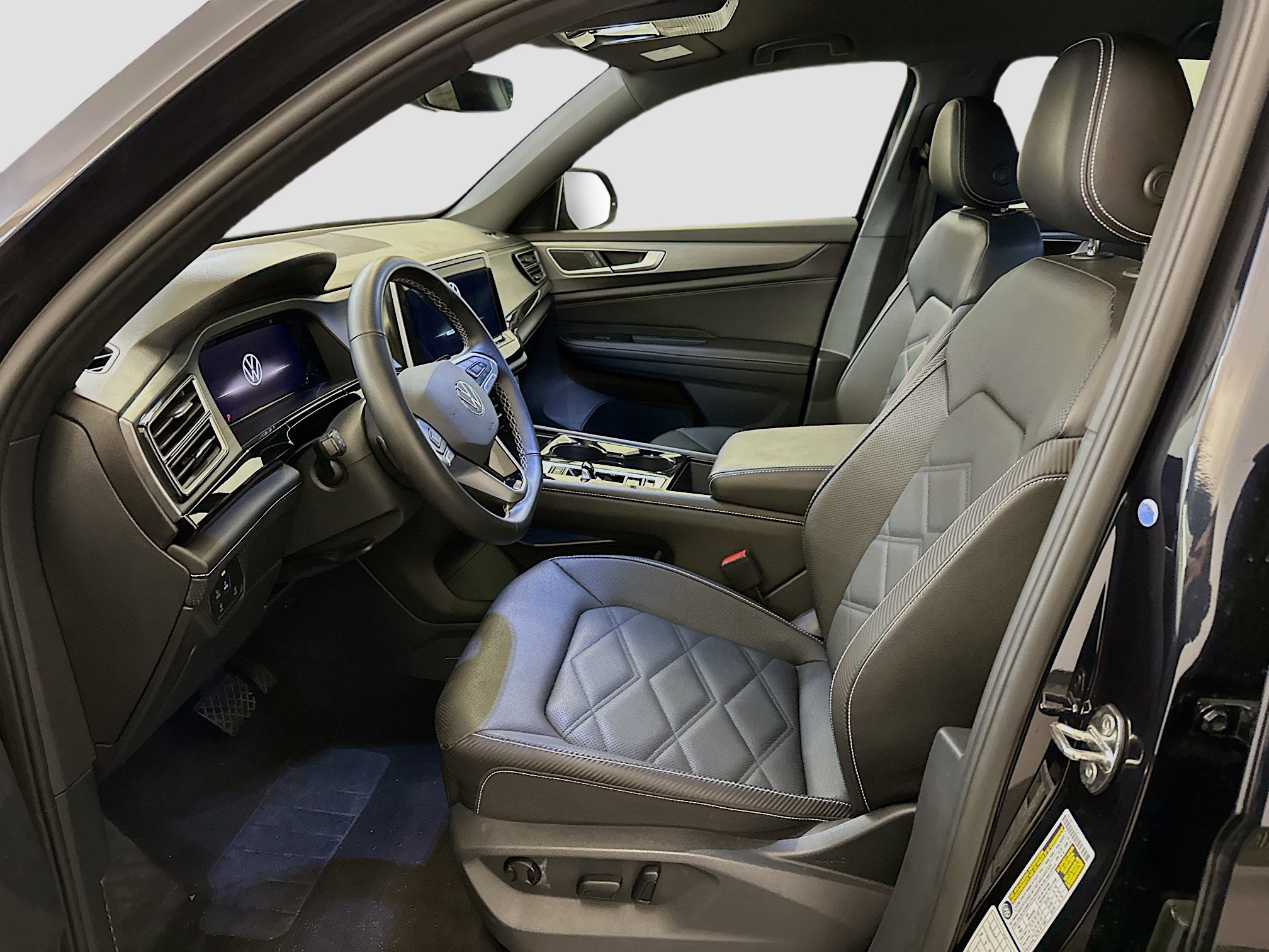 Used 2025 Volkswagen Atlas Cross Sport SE image 13