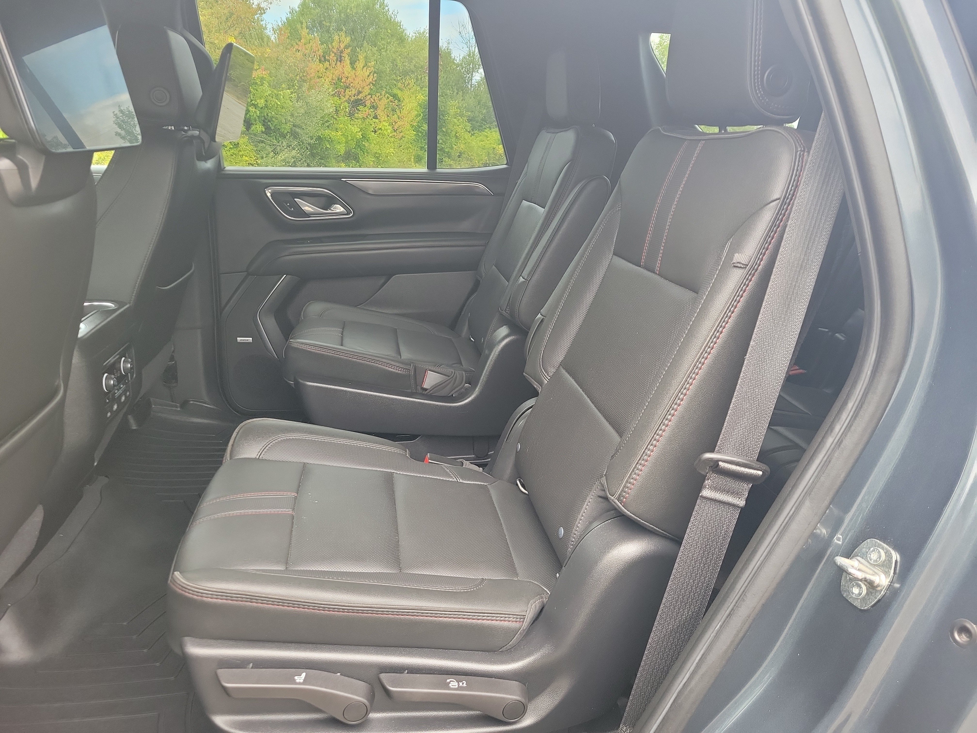 Used 2021 Chevrolet Tahoe RST w/ Luxury Package AWD/4WD image 16