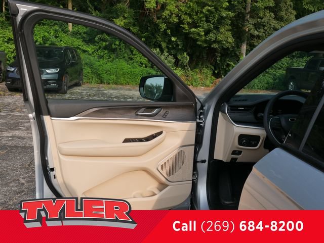 New 2026 Jeep Grand Cherokee Limited w/ Limited Altitude Package AWD/4WD image 19