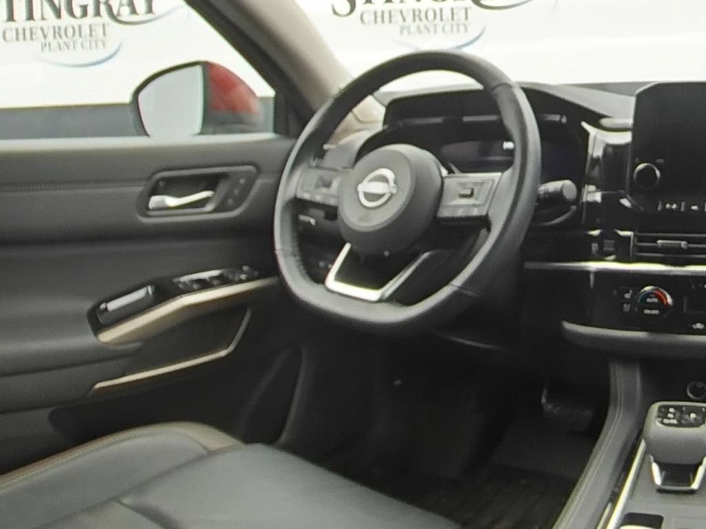 Used 2025 Nissan Pathfinder Platinum w/ Cargo Package FWD image 16