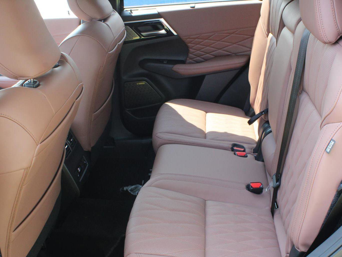 New 2025 Mitsubishi Outlander SEL image 21