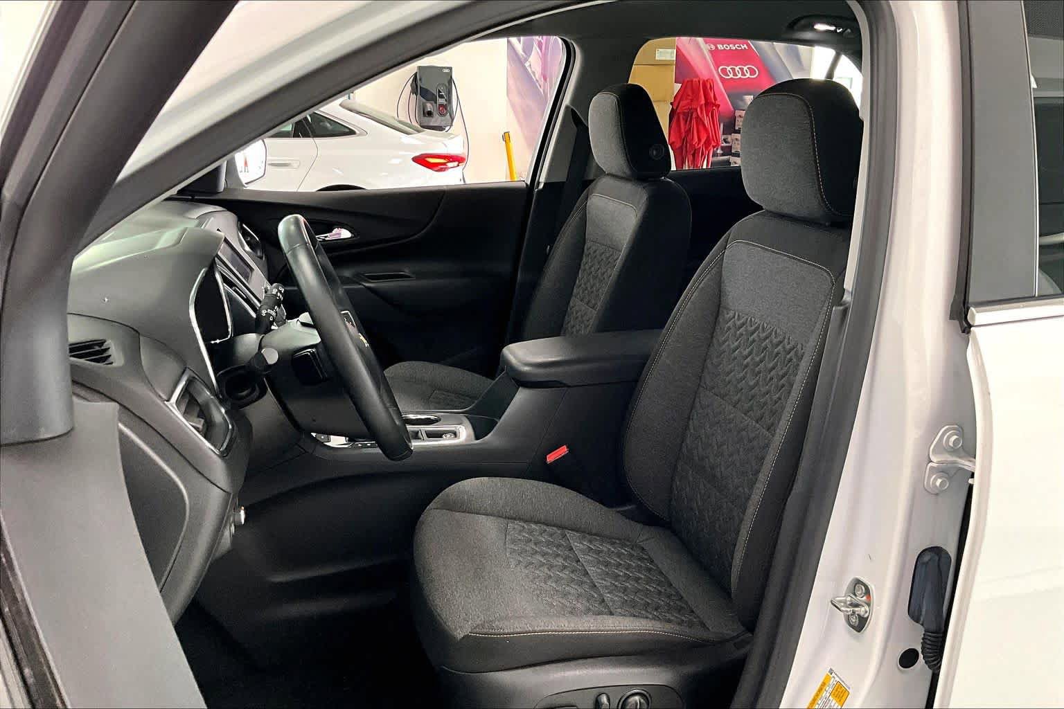 Used 2023 Chevrolet Equinox LT AWD/4WD image 9