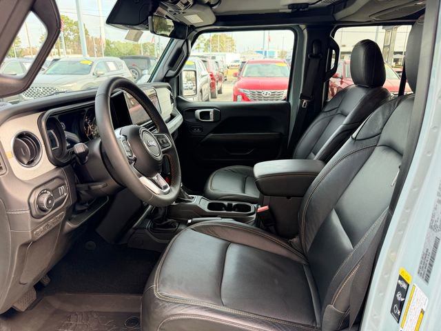 Used 2024 Jeep Wrangler Sahara w/ Technology Group image 11