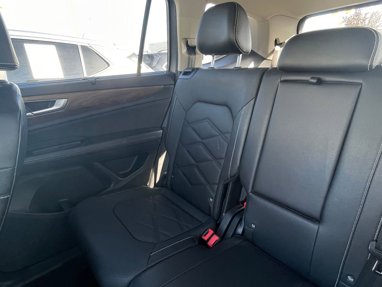 Used 2025 Volkswagen Atlas SE image 42