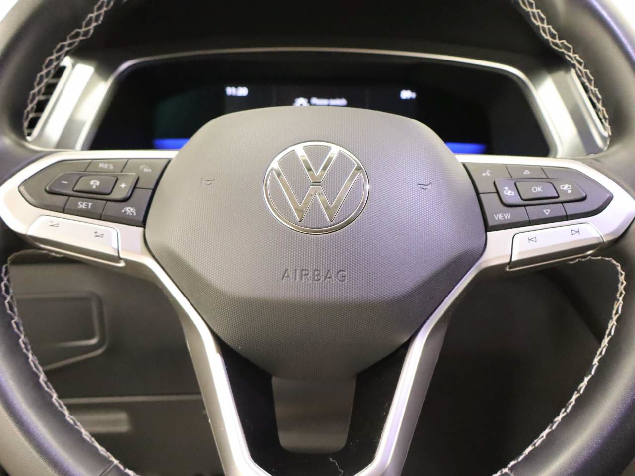 Certified 2023 Volkswagen Tiguan SE FWD image 12