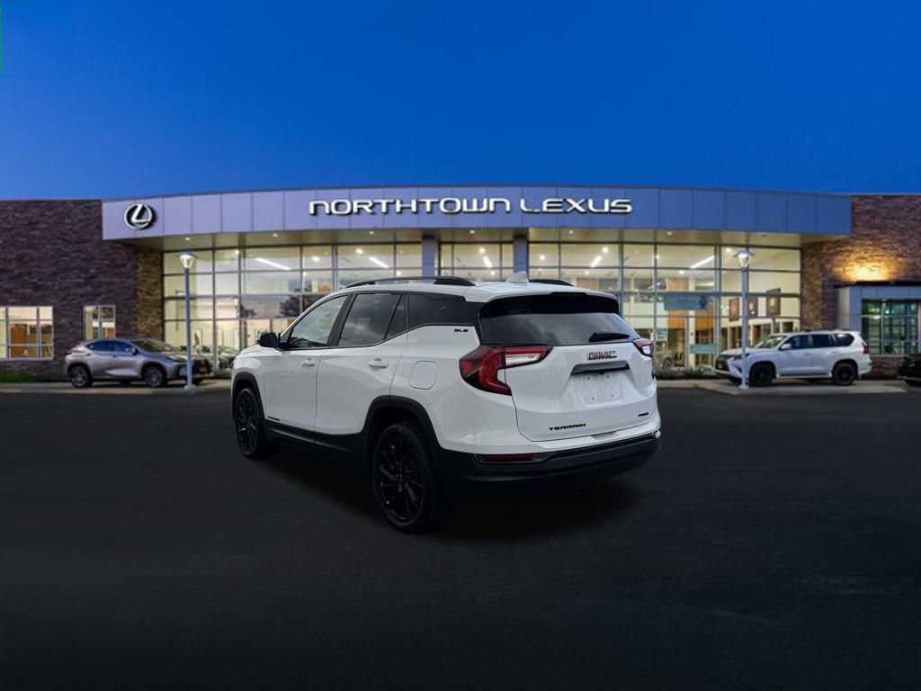 Used 2023 GMC Terrain SLE w/ Driver Convenience Package image 21