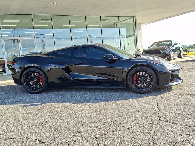 Used 2024 Chevrolet Corvette Z06 w/ Stealth Interior Trim Package RWD image 4