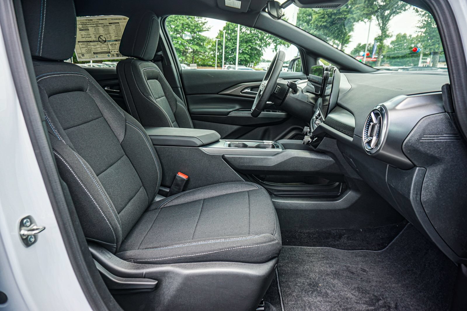 New 2026 Chevrolet Equinox EV LT FWD image 18
