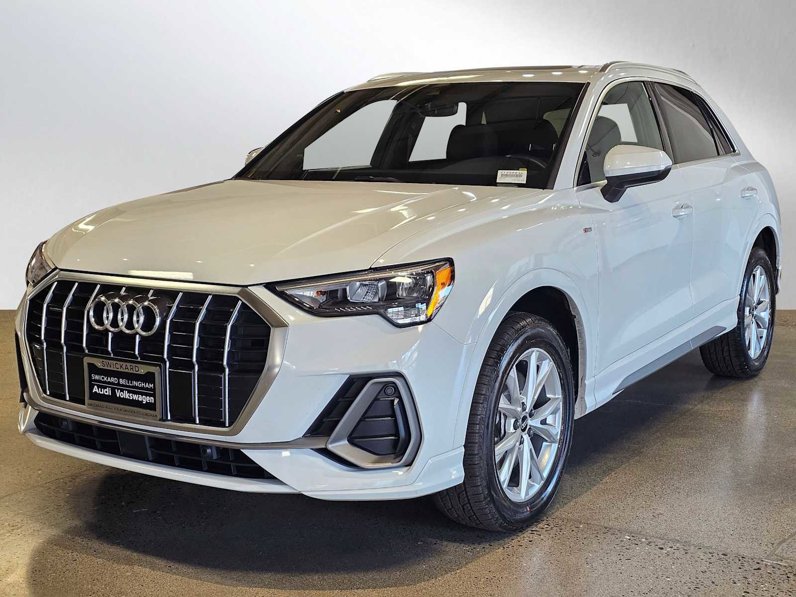 Used 2022 Audi Q3 2.0T Premium w/ Convenience Package image 3