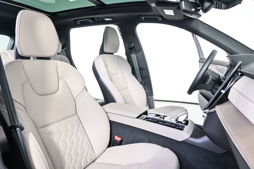 Certified 2026 Volvo XC90 B6 Plus w/ Protection Package Premier image 26