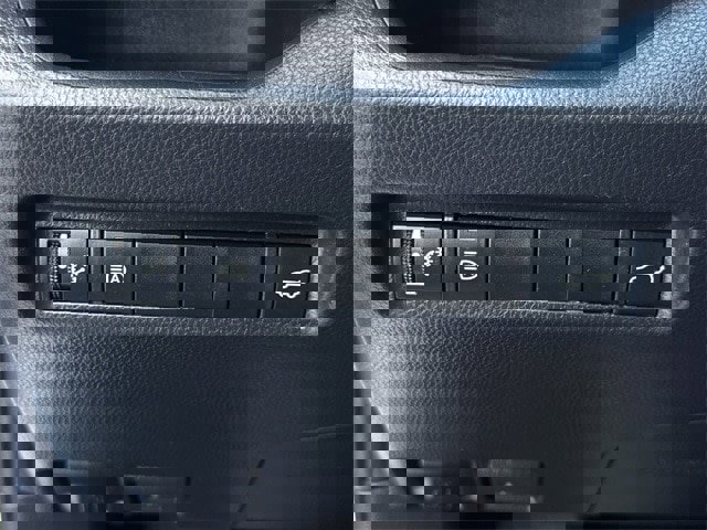 Used 2020 Toyota RAV4 XLE Premium image 24