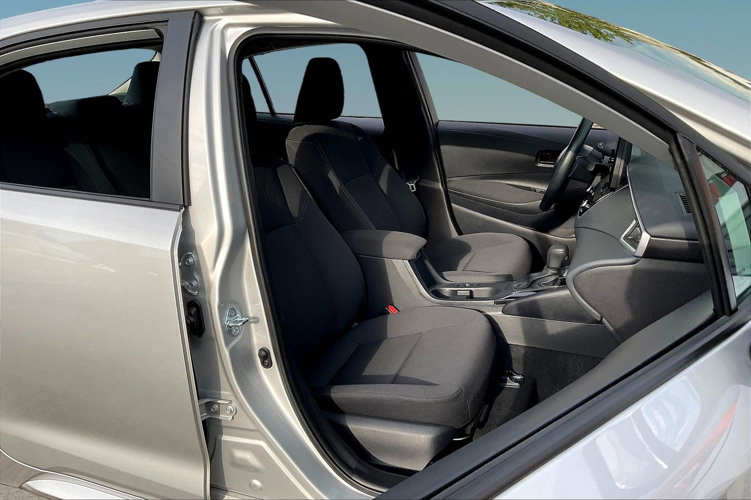 Used 2026 Toyota Corolla LE FWD image 27
