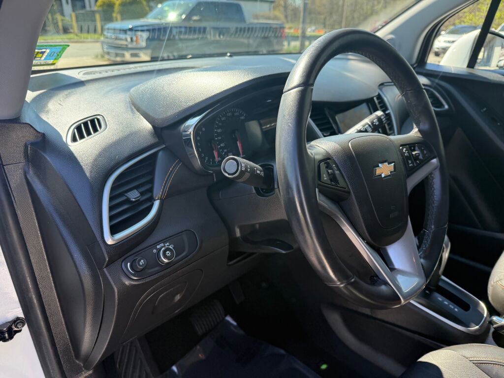 Used 2018 Chevrolet Trax LT w/ LT Convenience Package image 11