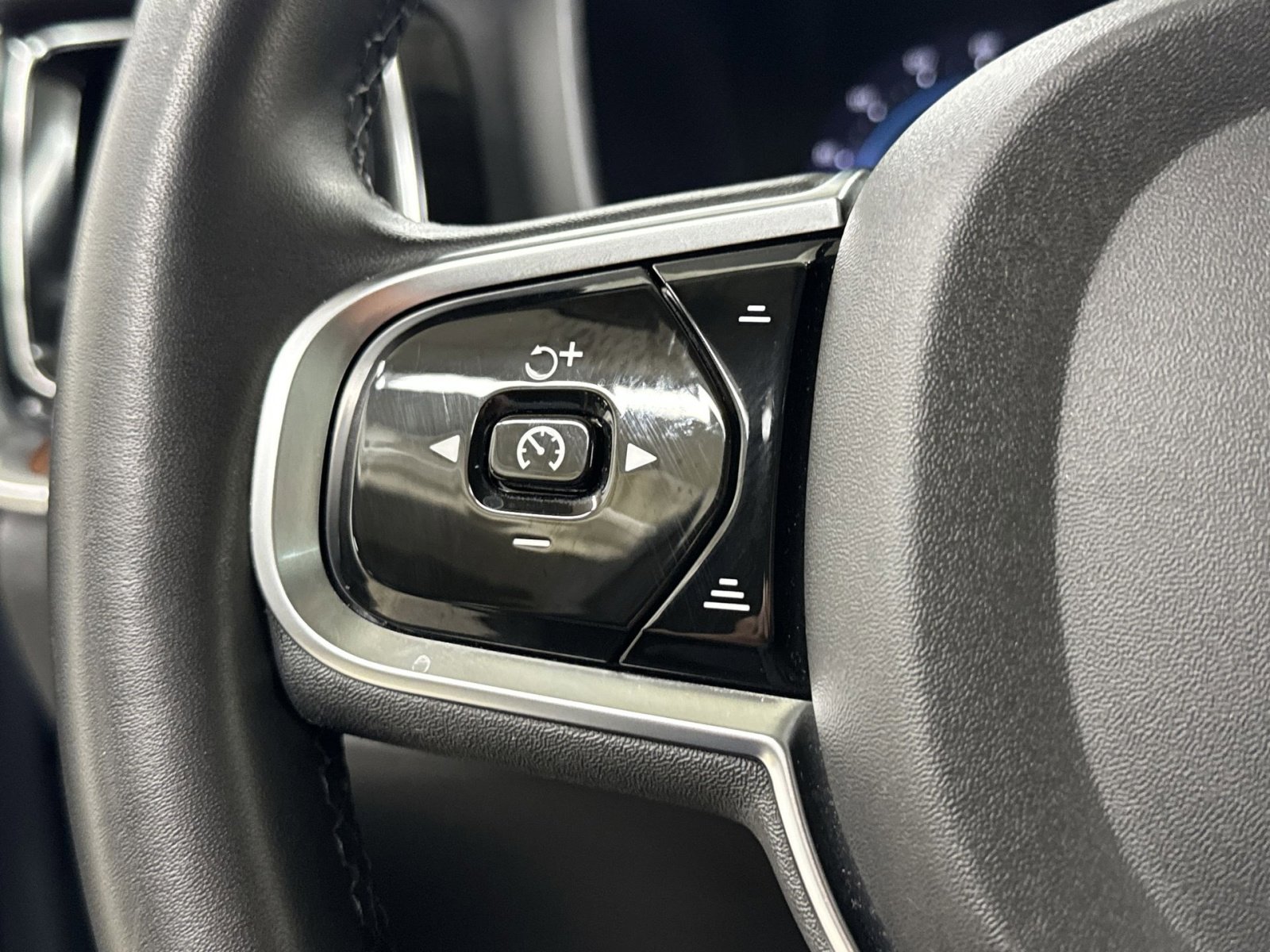 Used 2024 Volvo S60 B5 Plus image 37