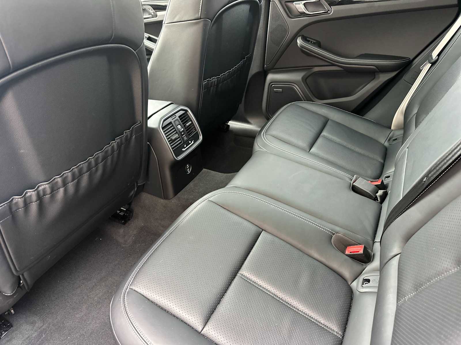 Used 2025 Porsche Macan Turbo image 14