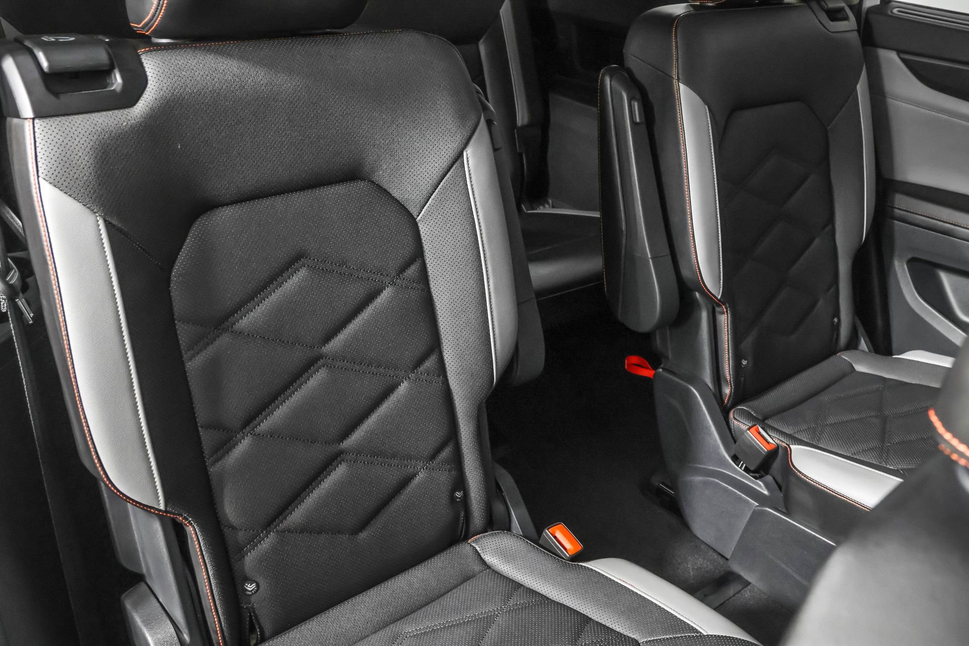 Used 2024 Volkswagen Atlas Peak Edition SEL image 46