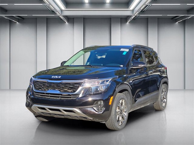 Used 2023 Kia Seltos EX image 3