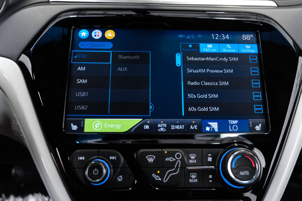 Used 2020 Chevrolet Bolt Premier w/ Infotainment Package FWD image 27