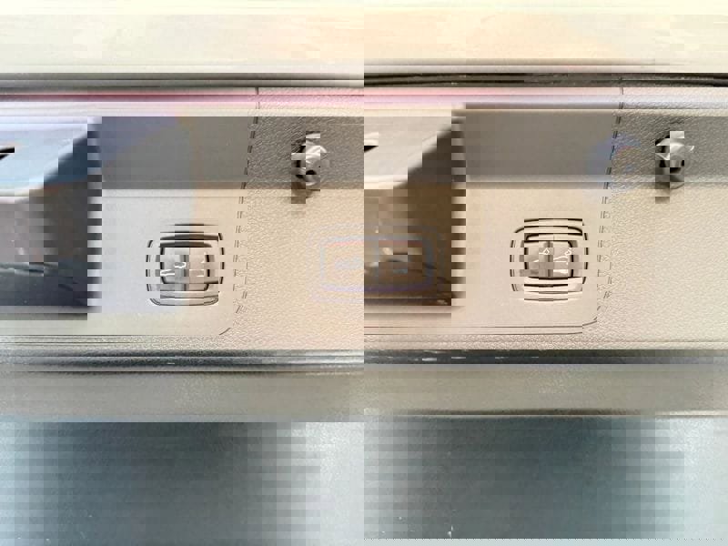 Used 2018 Porsche Panamera 4 w/ Premium Package image 39