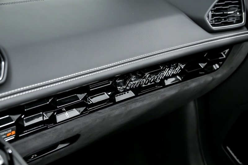 Used 2022 Lamborghini Huracan EVO RWD image 35