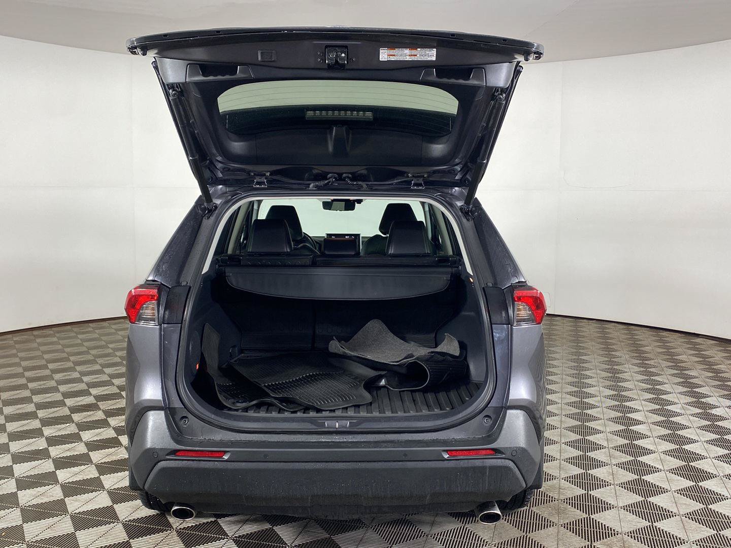 Used 2021 Toyota RAV4 XLE Premium AWD/4WD image 32