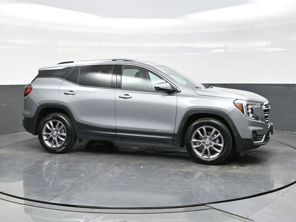 Used 2024 GMC Terrain SLT image 8
