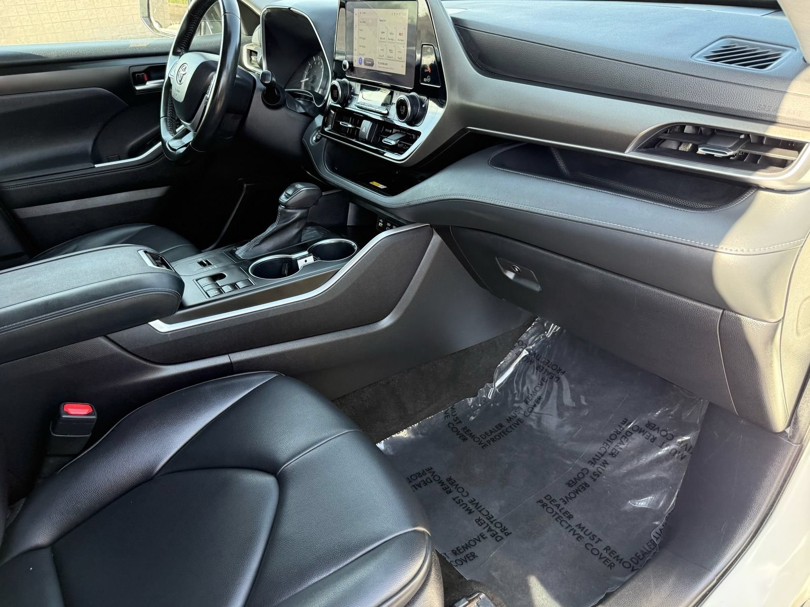 Used 2023 Toyota Highlander XLE FWD image 30