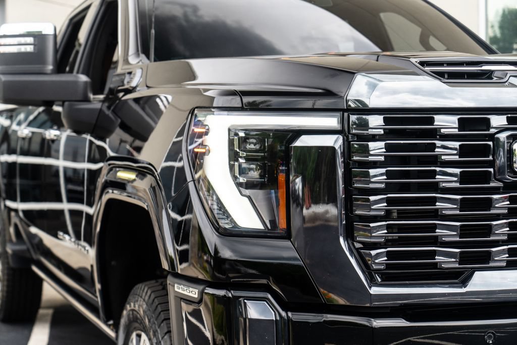 Used 2024 GMC Sierra 3500 Denali Ultimate AWD/4WD image 6